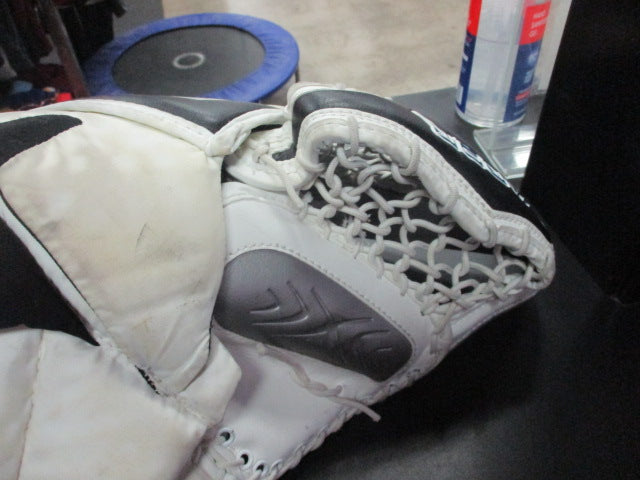 Used Bauer Vapor X 50 Hockey Goalie Glove -Intermediate