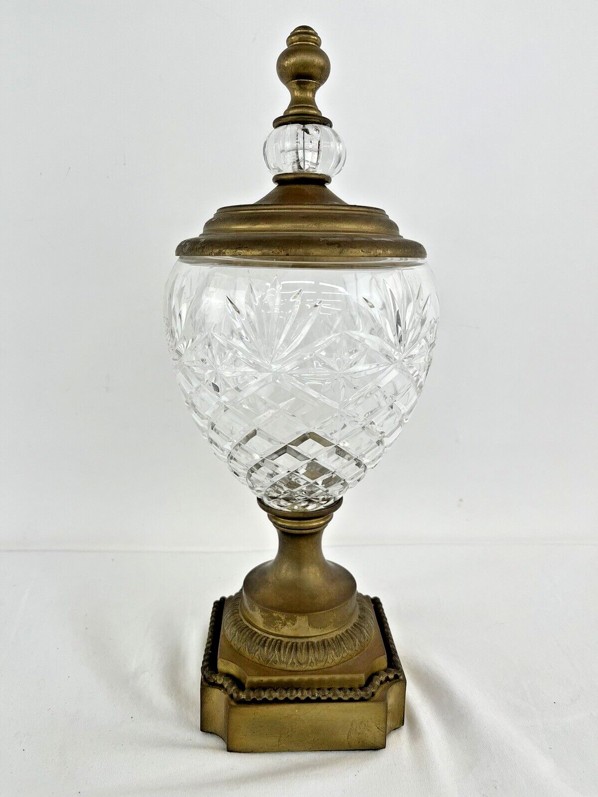 Decorative Crafts Hand-Crafted Baccarat Style Lidded Crystal Jar